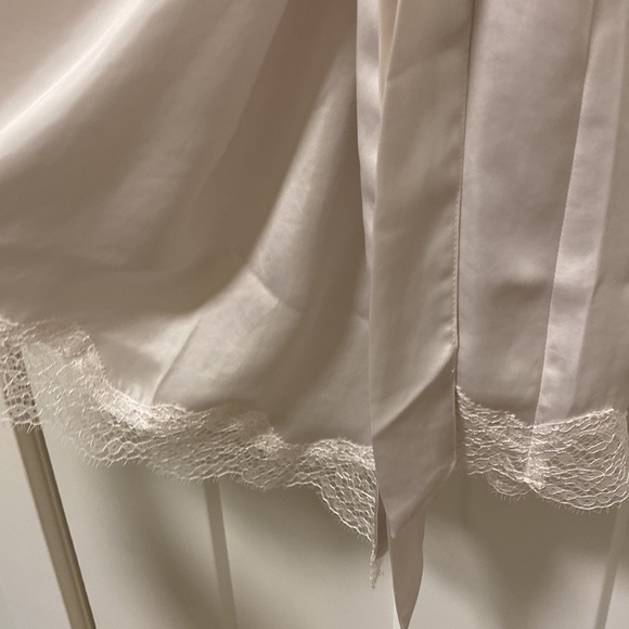 Victoria’s Secret Bride Robe White Silky lace trim sleeves & bottom knee length - Picture 4 of 7